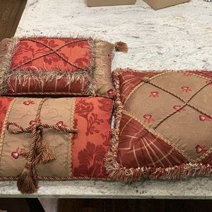 Decorative tasseled pillow